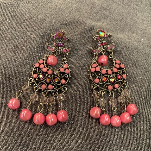 🆕🔥Pink Chandelier Earrings - Picture 2 of 3